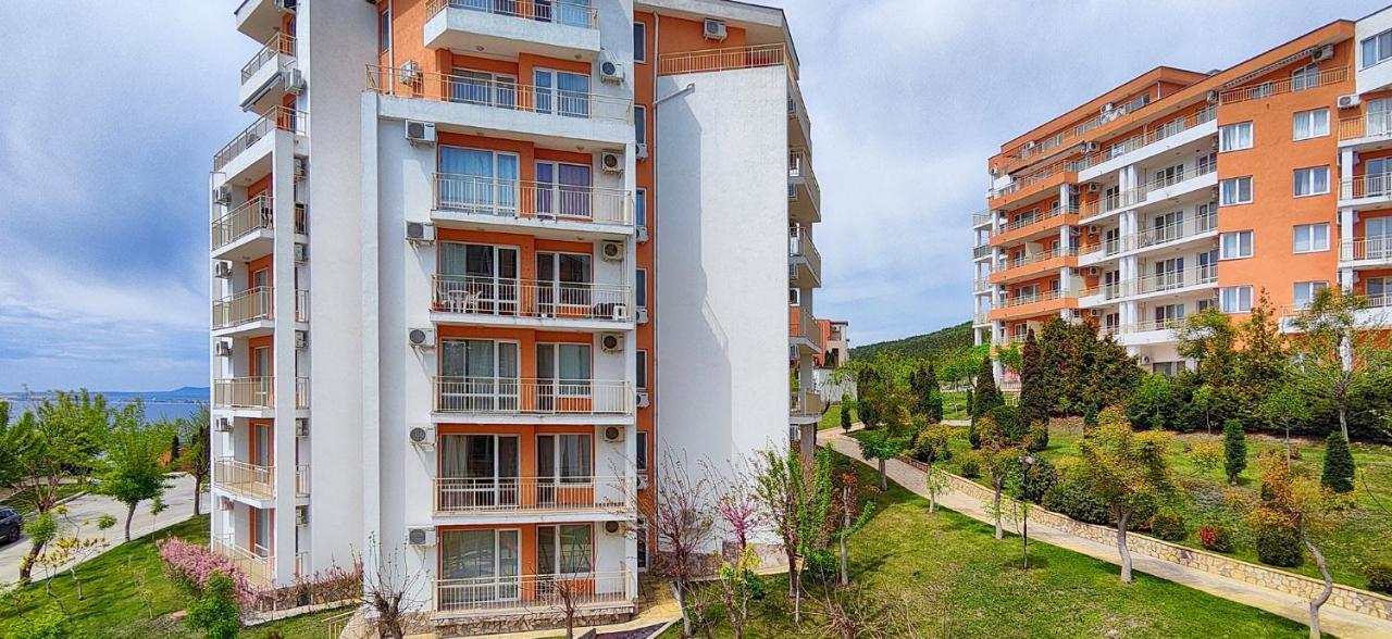 Crown And Imperial Apartments Свети-Влас Экстерьер фото