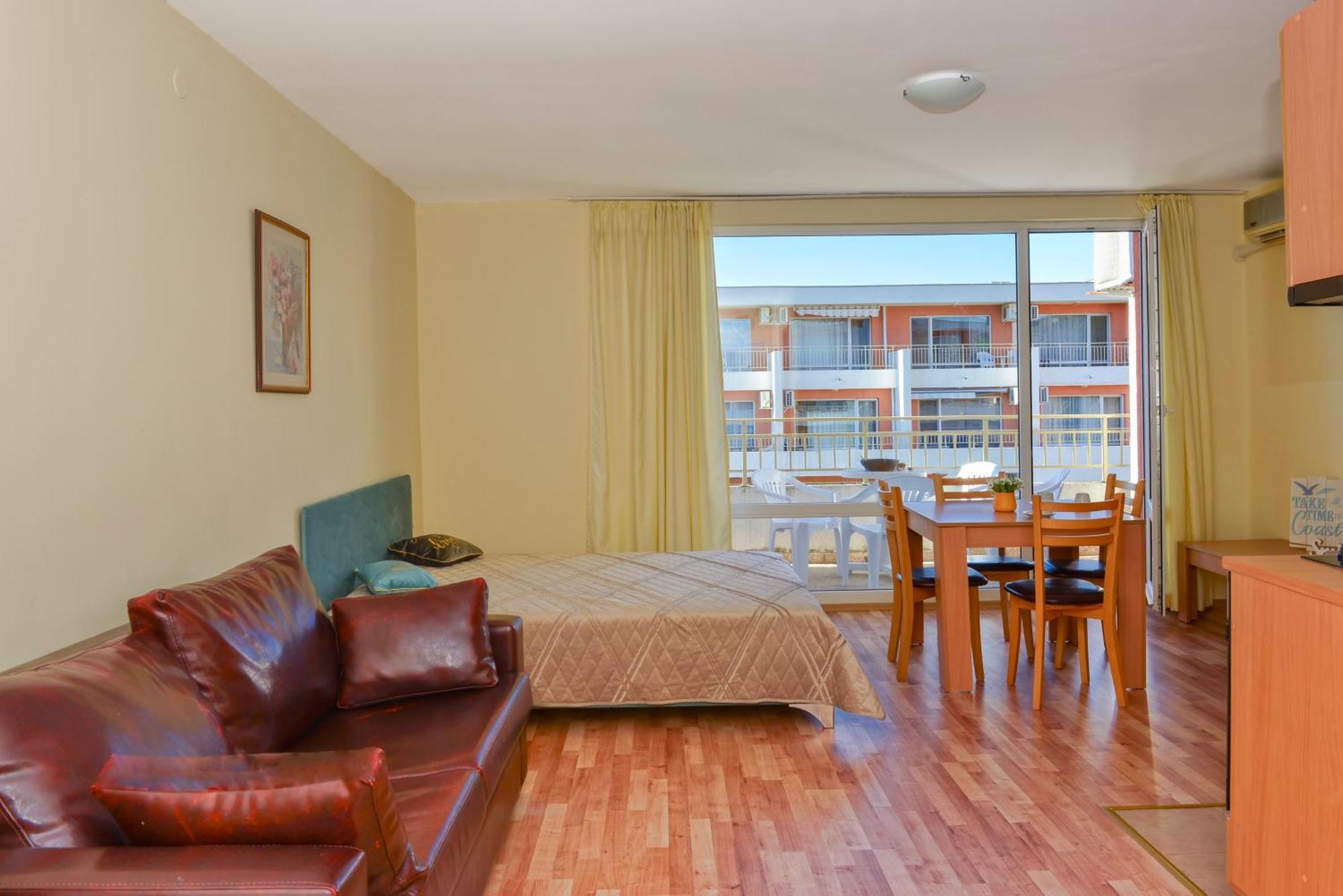Crown And Imperial Apartments Свети-Влас Экстерьер фото