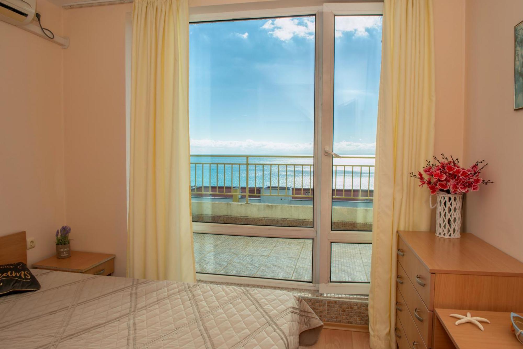 Crown And Imperial Apartments Свети-Влас Экстерьер фото
