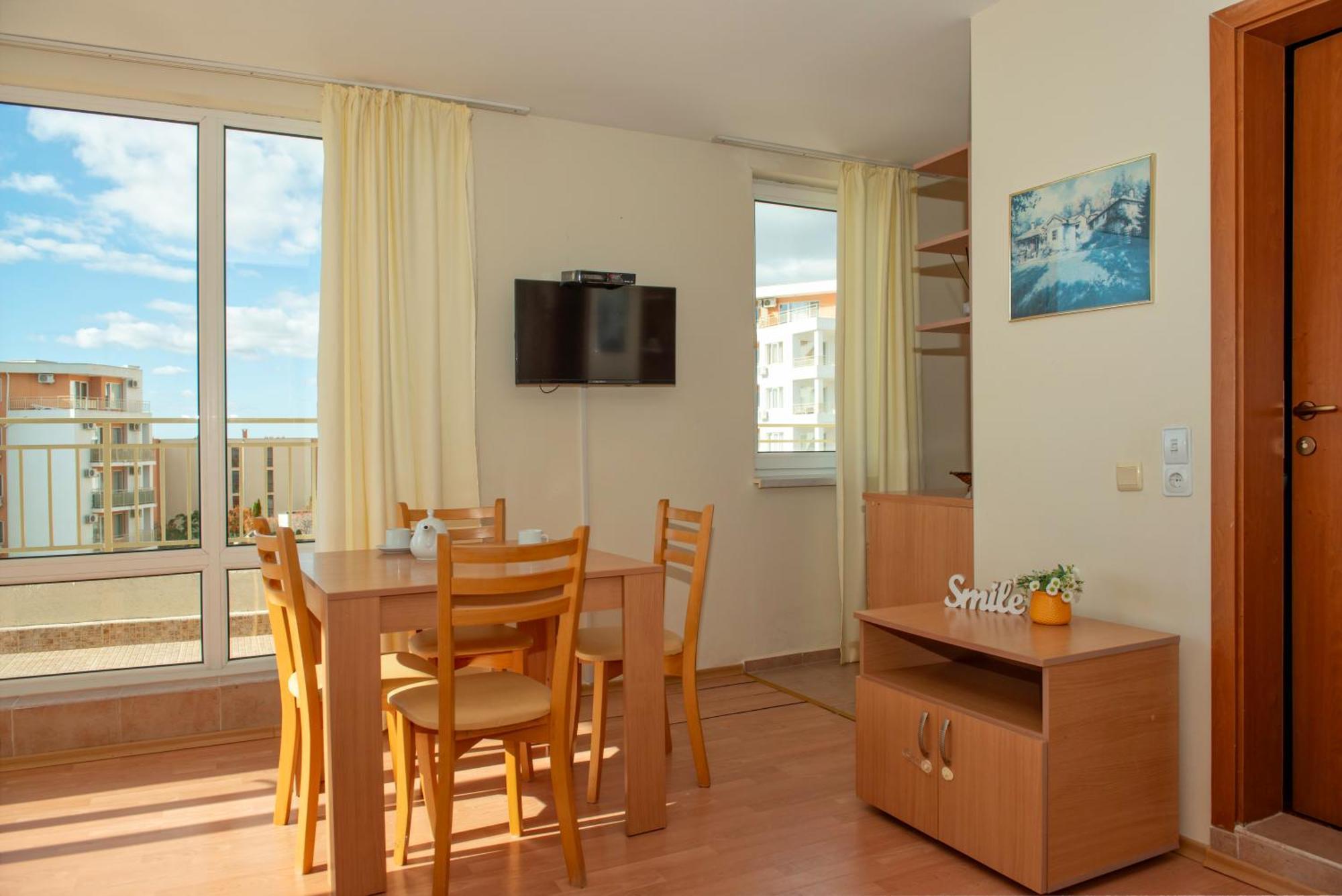 Crown And Imperial Apartments Свети-Влас Экстерьер фото