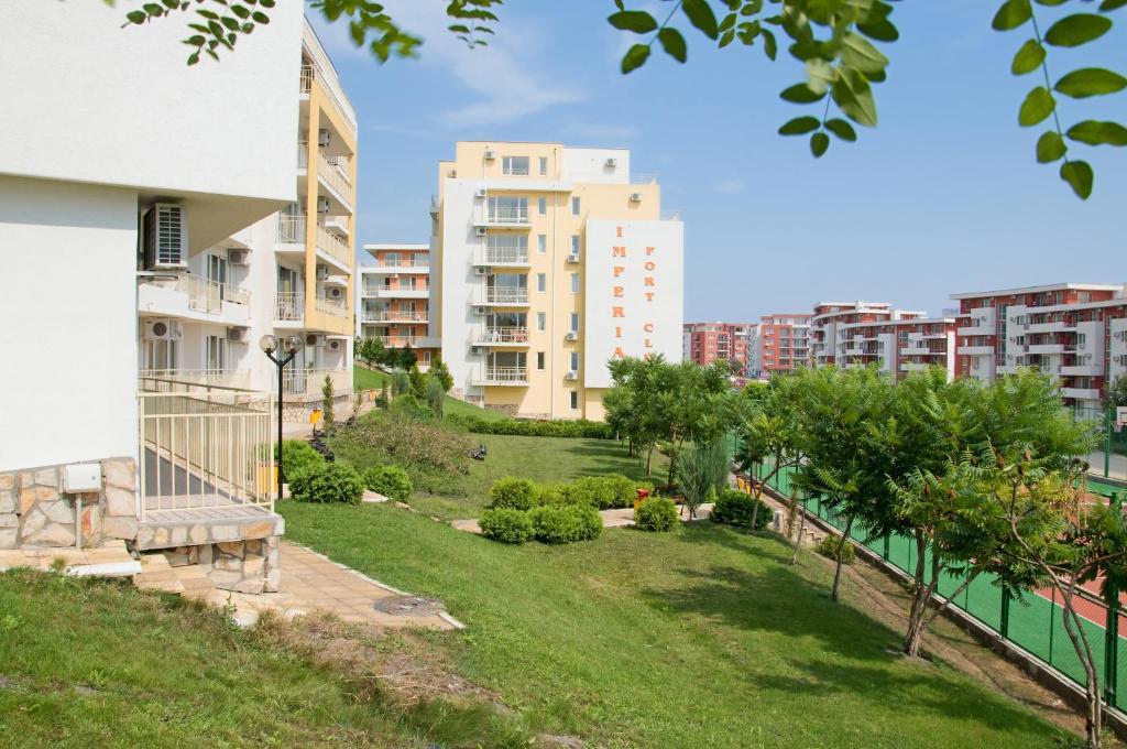 Crown And Imperial Apartments Свети-Влас Экстерьер фото